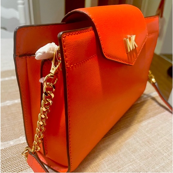 Michael Kors Red Cross Body with gold chains for the strap - Picture 3 of 7